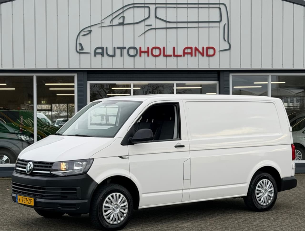 Volkswagen Transporter - 2.0 TDI 75KW 102PK EURO 6 AIRCO/ NAVIGATIE/ CRUISE CONTROL/ PDC/ 100% DEALERONDERHOUDEN - AutoWereld.nl