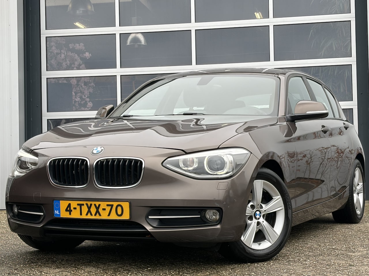 BMW 1-serie - 116d EDE Corporate Lease Executive 116pk | Airco automatisch | Bi-xenon koplampen | Blueto - AutoWereld.nl