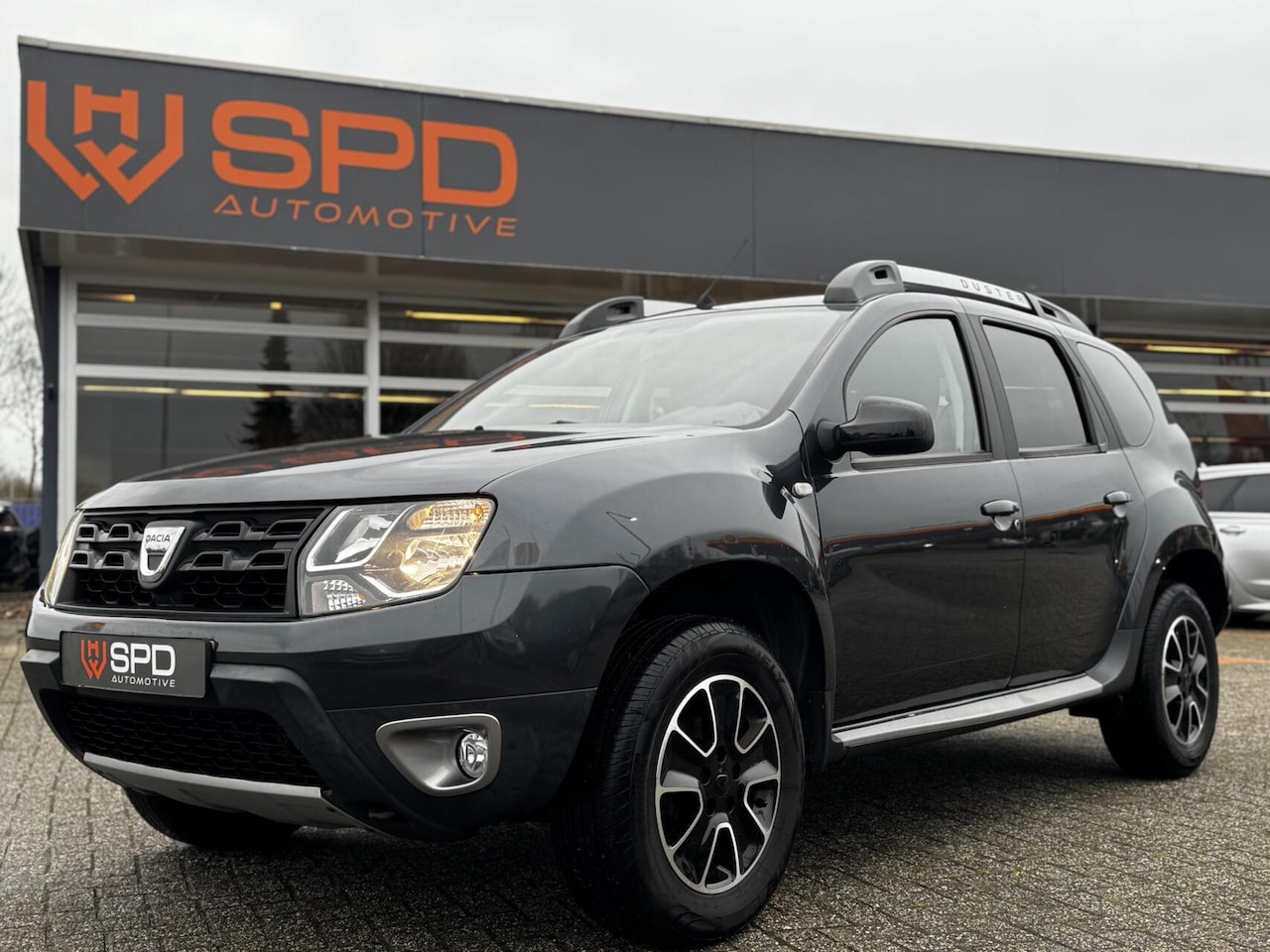Dacia Duster - 1.2 TCe 4x2 Blackshadow|Trek|Cam|125PK|Nav| - AutoWereld.nl