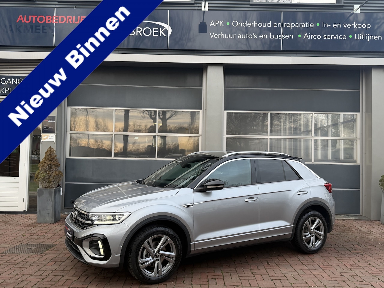 Volkswagen T-Roc - 1.5 TSI R-Line 2025 km 22.000 1e eigen Vol optie !! - AutoWereld.nl