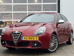 Alfa Romeo Giulietta - 1.4 T Distinctive 170pk | APK tot 17-11-2026 | Nieuwe Distributieriem | Bi-xenon koplampen