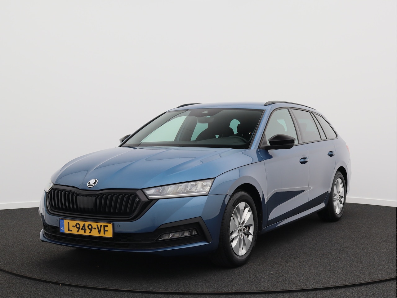 Skoda Octavia Combi - 1.0 e-TSI Sport Business/ lage km/ trekhaak! - AutoWereld.nl