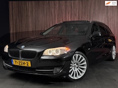 BMW 5-serie Touring - 520d High Executive PANO/MEMORY/TREKHAAK/STOELVERWARMING/ZEER NETTE STAAT/19 INCH VELGEN