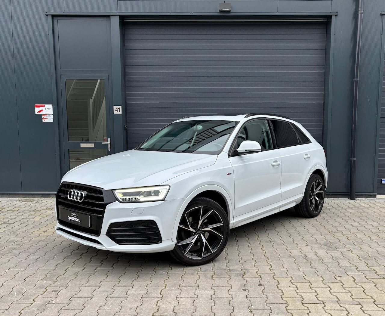 Audi Q3 - 2.0 TFSI 220pk Quattro S-Line AUTOMAAT PANO KEYLESS CAMERA - AutoWereld.nl