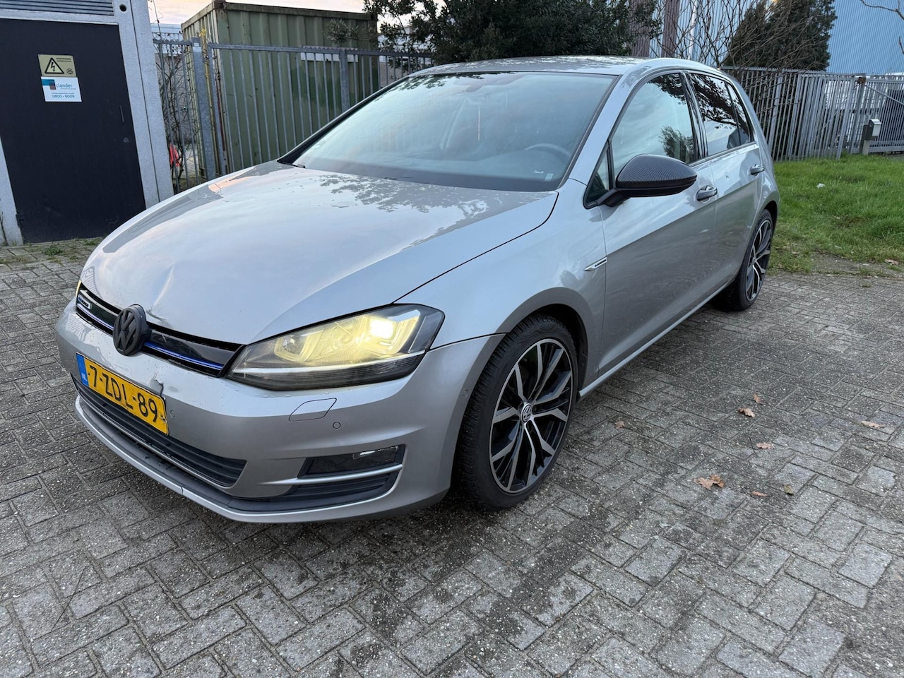 Volkswagen Golf - 1.6 TDI Highline 5D Bj 2014 Lichte rijbare schade! - AutoWereld.nl
