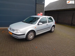 Volkswagen Golf - 1.6