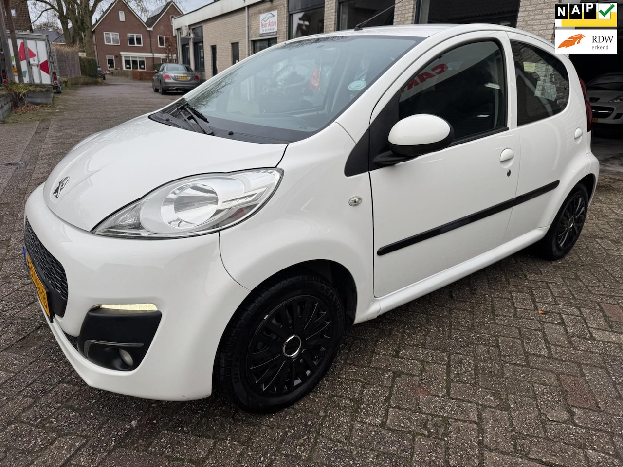 Peugeot 107 - 1.0 Active AUTOMAAT AIRCO ORG 138422 KM NAP NW KOPPELING!! KLEINE BEURT GEHAD.NW BANDEN - AutoWereld.nl