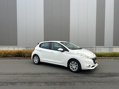 Peugeot 208 - 1.2 VTi Envy distributie vervangen / automatische airco / PDC / Navi