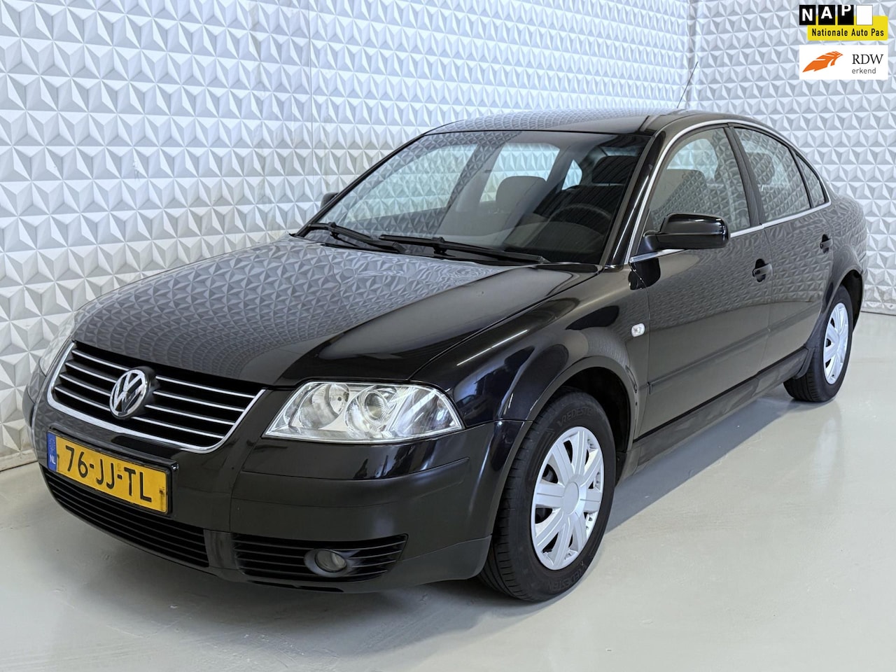 Volkswagen Passat - 2.0-20V Comfortline Airco Cruise Trekhaak (2002) - AutoWereld.nl