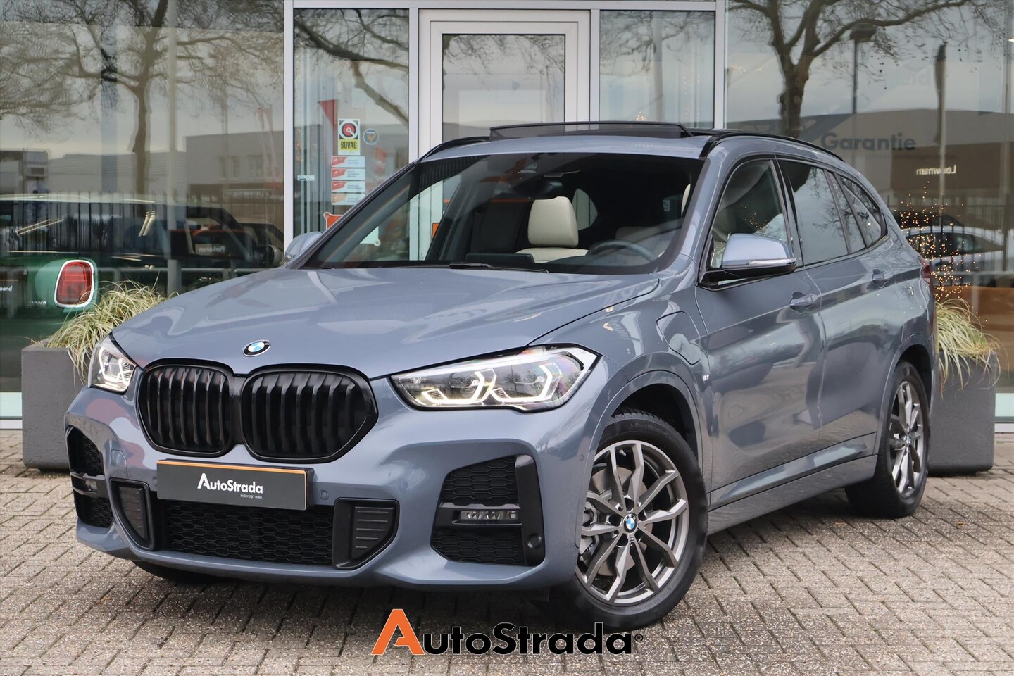BMW X1 - (f48) xDrive25e M-Sport 220pk | Leder | LED | Navigatie | Camera | Pano | Stoelverwarming - AutoWereld.nl