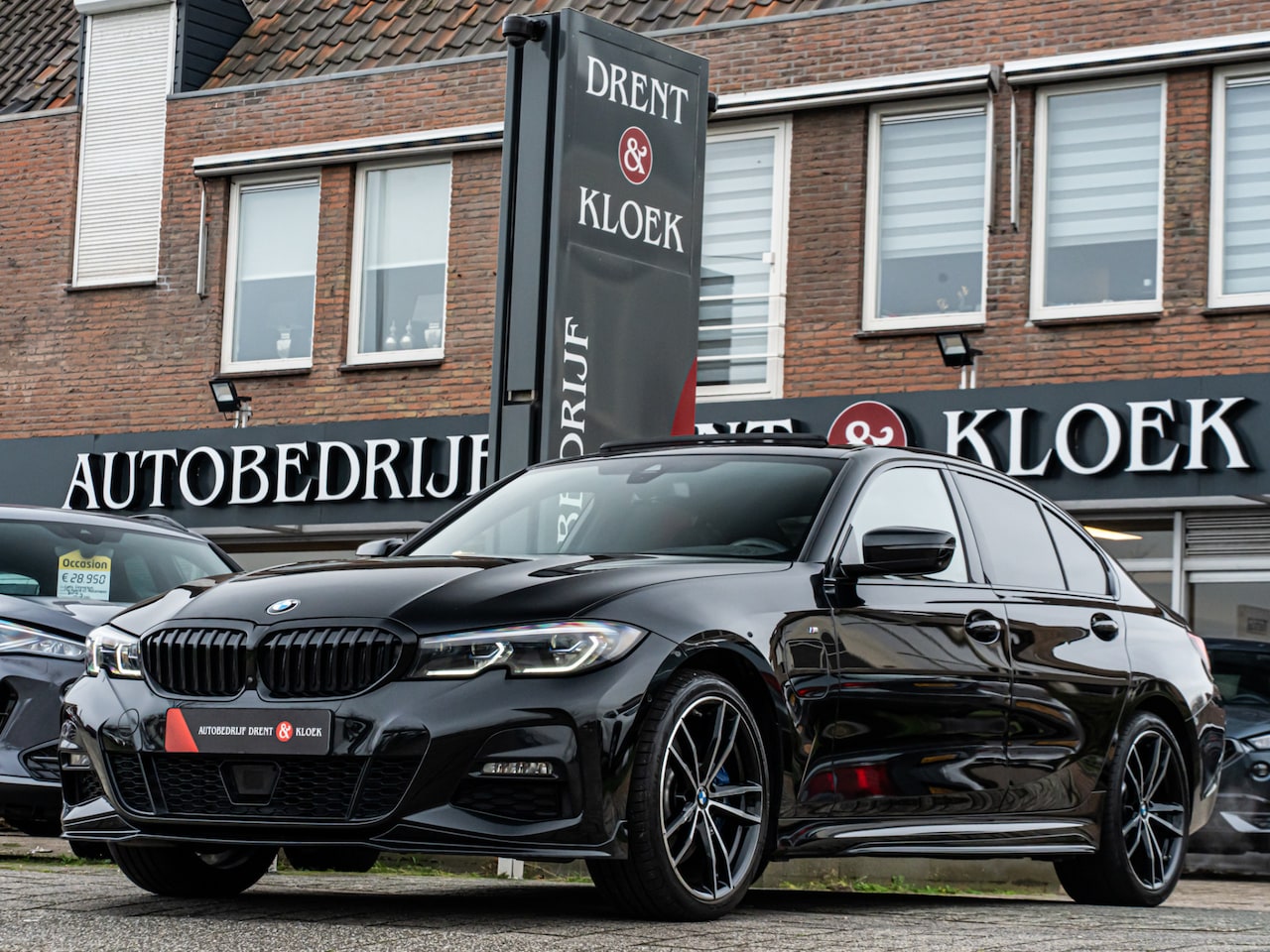 BMW 3-serie - 330e High Exe M-Sport PANO LASER HARMAN KARDON HUD 360 CAMERA MEMORY STOEL BOMVOL!! - AutoWereld.nl