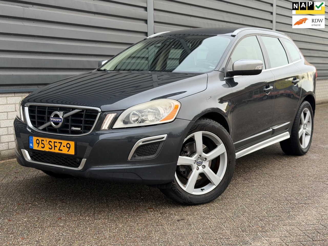 Volvo XC60 - 2.4 D5 AWD R-Design NAP NAVI TREKHAAK KEYLESS - AutoWereld.nl