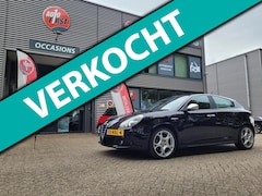 Alfa Romeo Giulietta - 1.4 T Distinctive| Panoramadak| Xenon| Trekhaak| 170PK| Full option