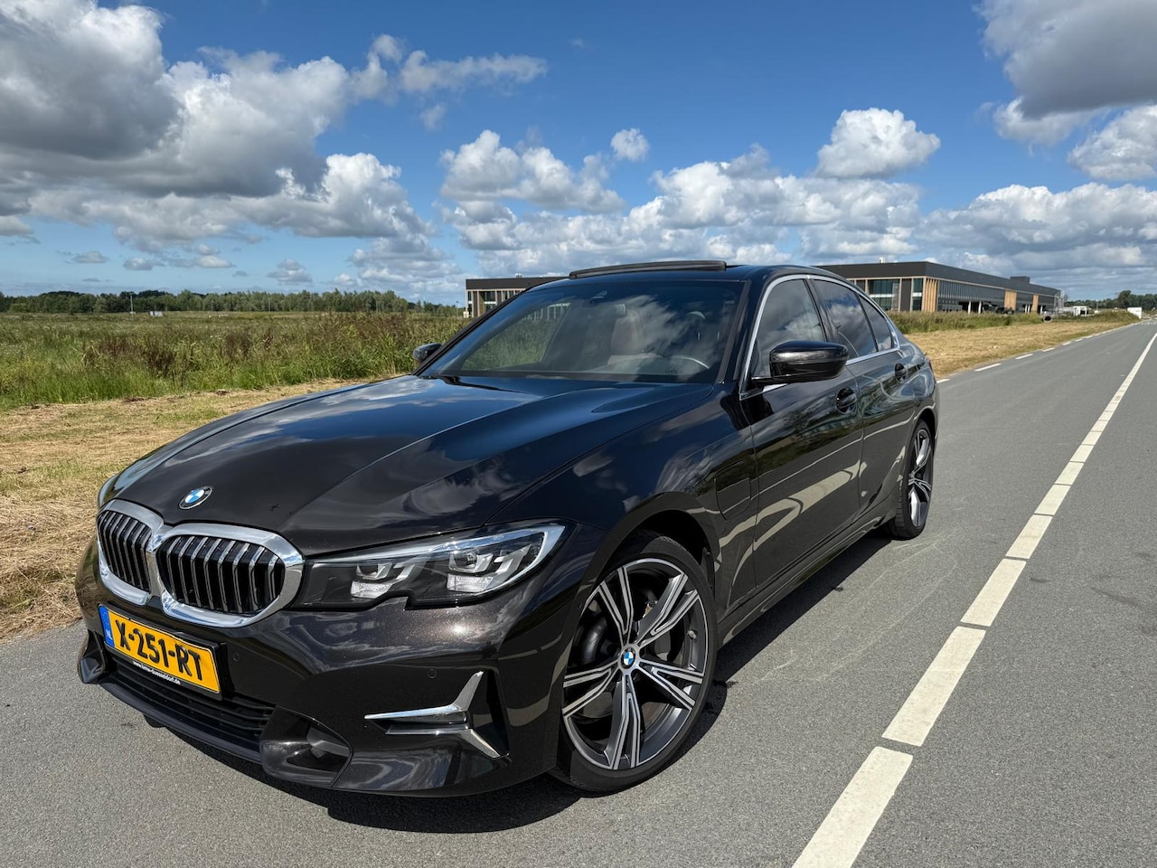 BMW 3-serie - 330e High Executive BMW 3-serie 330e HIGH EXECUTIVE INDIVIDUAL |PANO.DAK|HUD|LED|CarPlay|Leder|19” velgen - AutoWereld.nl