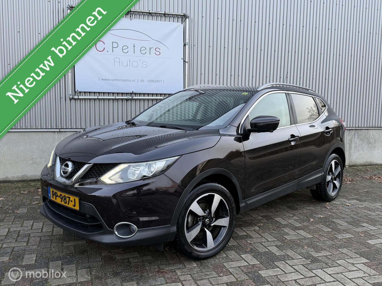 Nissan Qashqai - 1.2 N-Connecta 2017 / Panoramadak / Keyless / Camera’s rondom / 1e eigenaar Dealeronderhou - AutoWereld.nl