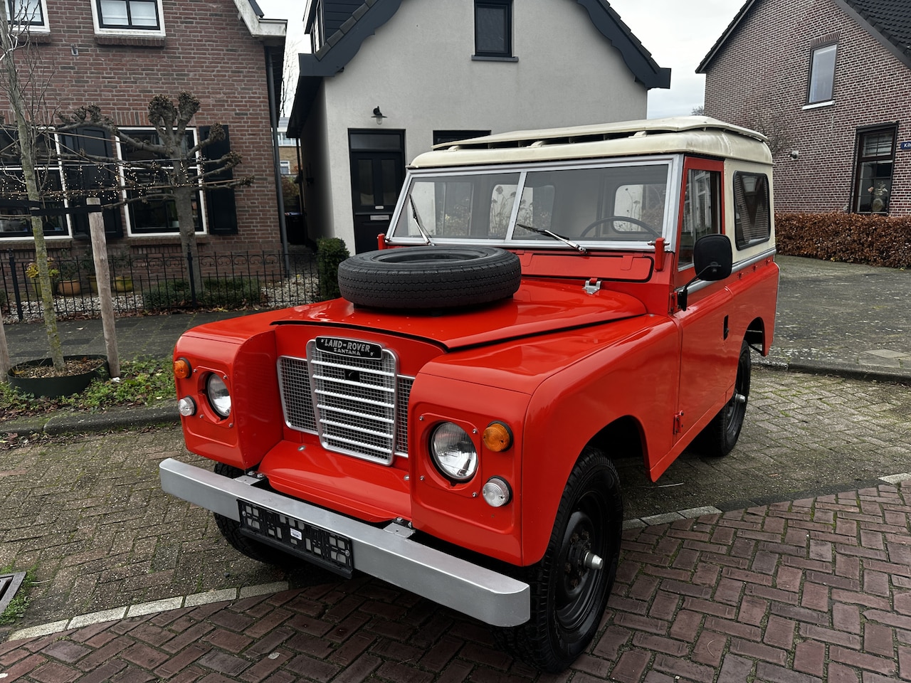 Land Rover 88 - Serie III Santana - AutoWereld.nl