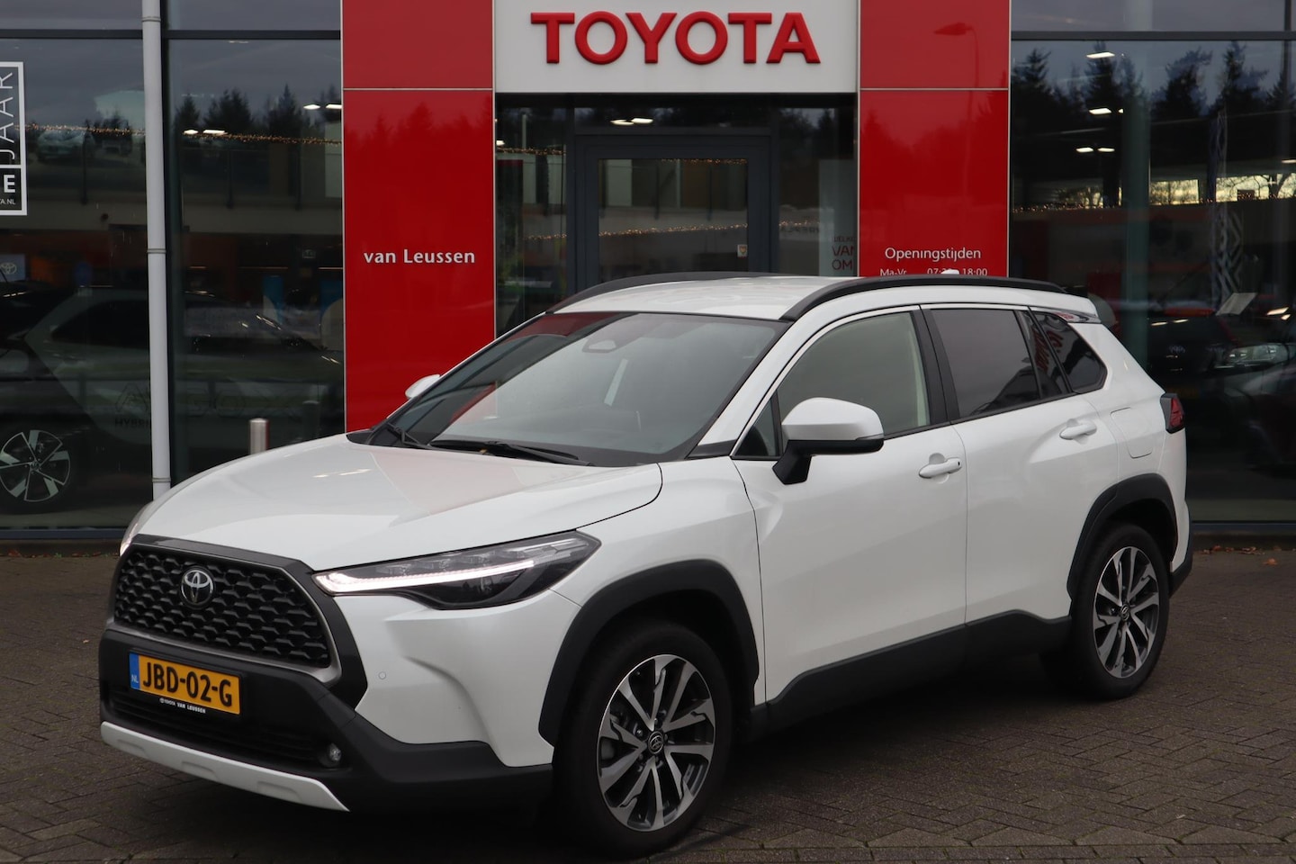 Toyota Corolla Cross - HYBRID 140 STYLE BLIND-SPOT EL-KLEP NAVI PARKSENSOREN V+A LM-VELGEN STOEL/STUURVERW - AutoWereld.nl