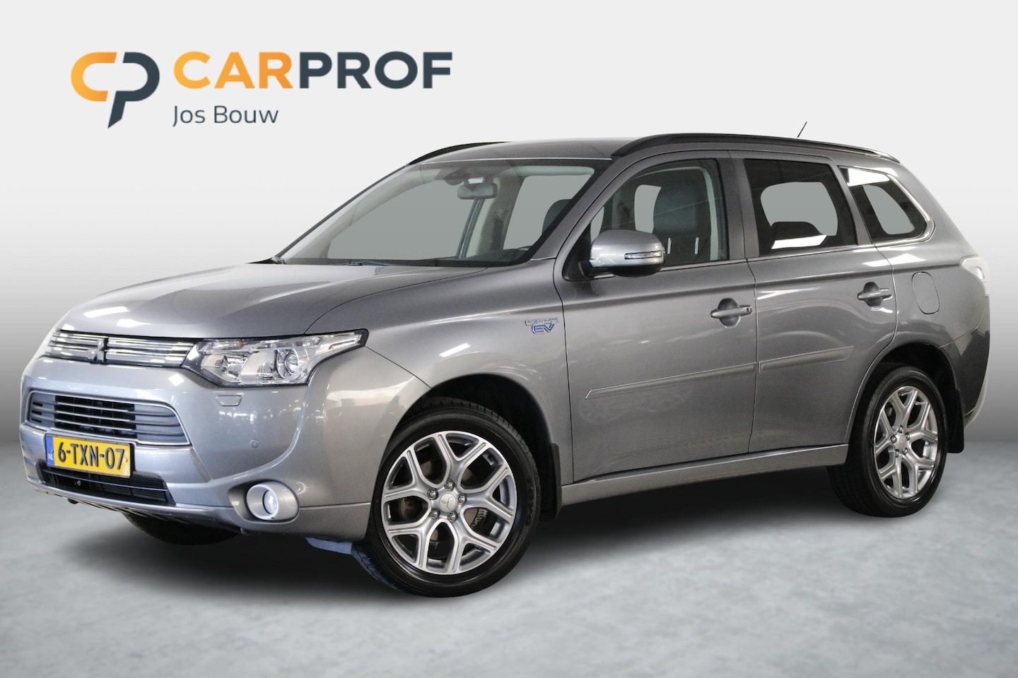 Mitsubishi Outlander - 2.0 PHEV Executive Edition Climate | Camera | Lichtmetaal | Cruise | Xenon. - AutoWereld.nl
