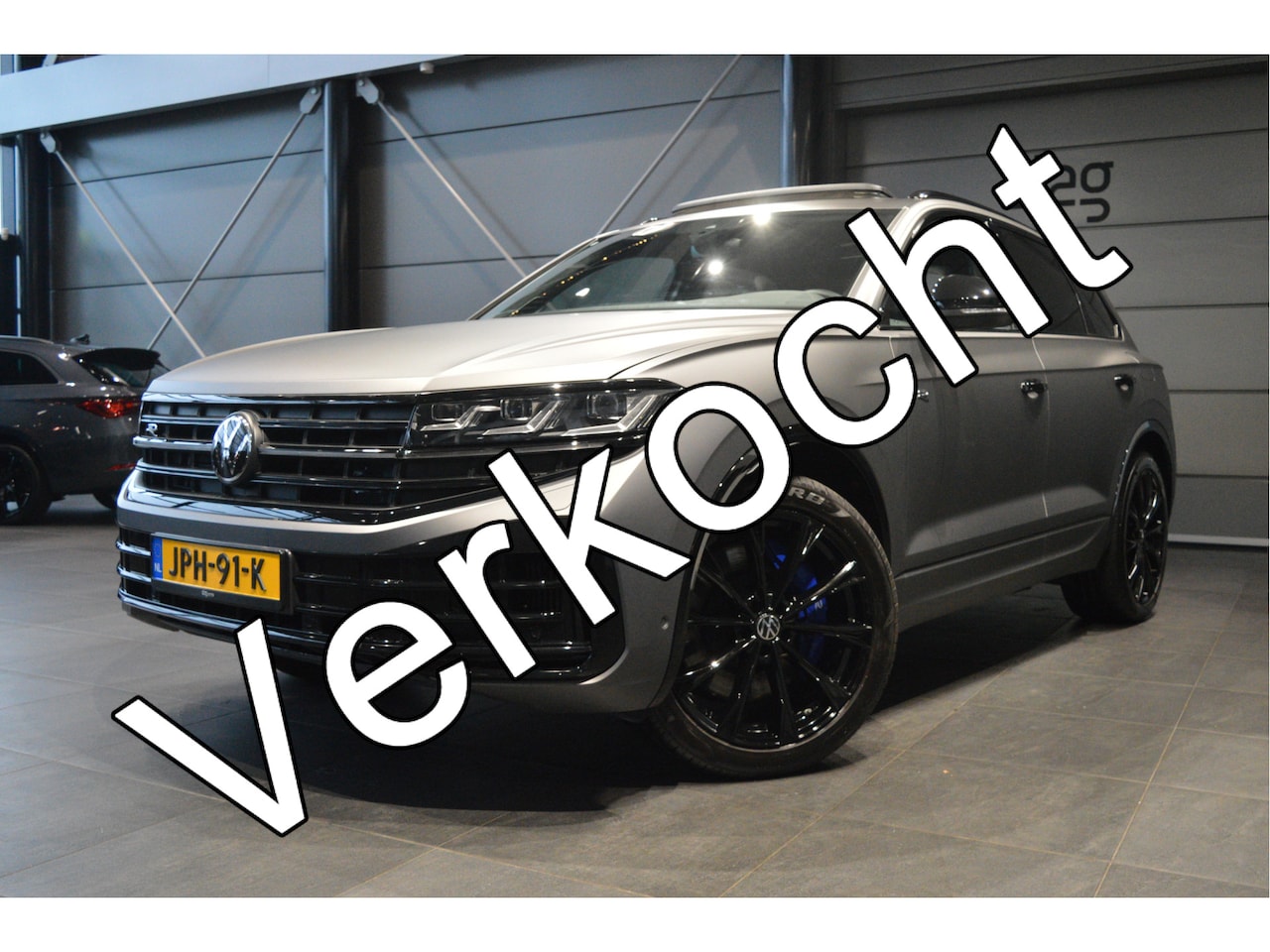 Volkswagen Touareg - 3.0 TSi eHybrid 4MOTION R pano leer camera 21 inch !! - AutoWereld.nl