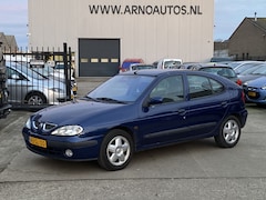Renault Mégane - 1.6-16V Expression 5-DEURS, APK TOT 07-11-26, STUURBEKRACHTIGING, ELEK-RAMEN, CENT-VERGREN