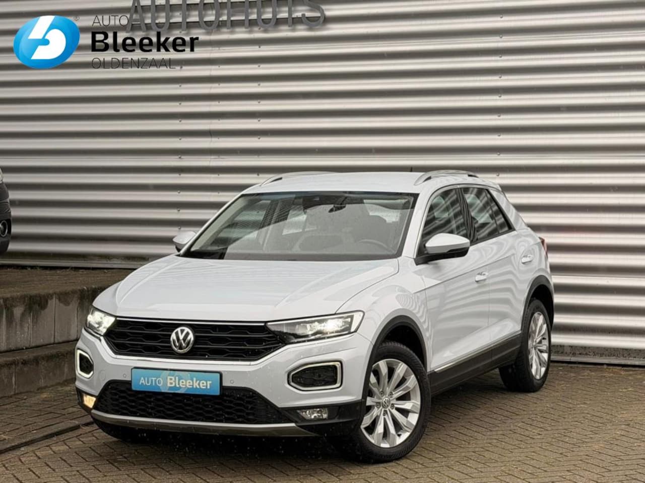Volkswagen T-Roc - 1.5 TSI Sport 150Pk Digitale Cockpit Stoel/stuurverwarming Camera Trekhaak - AutoWereld.nl