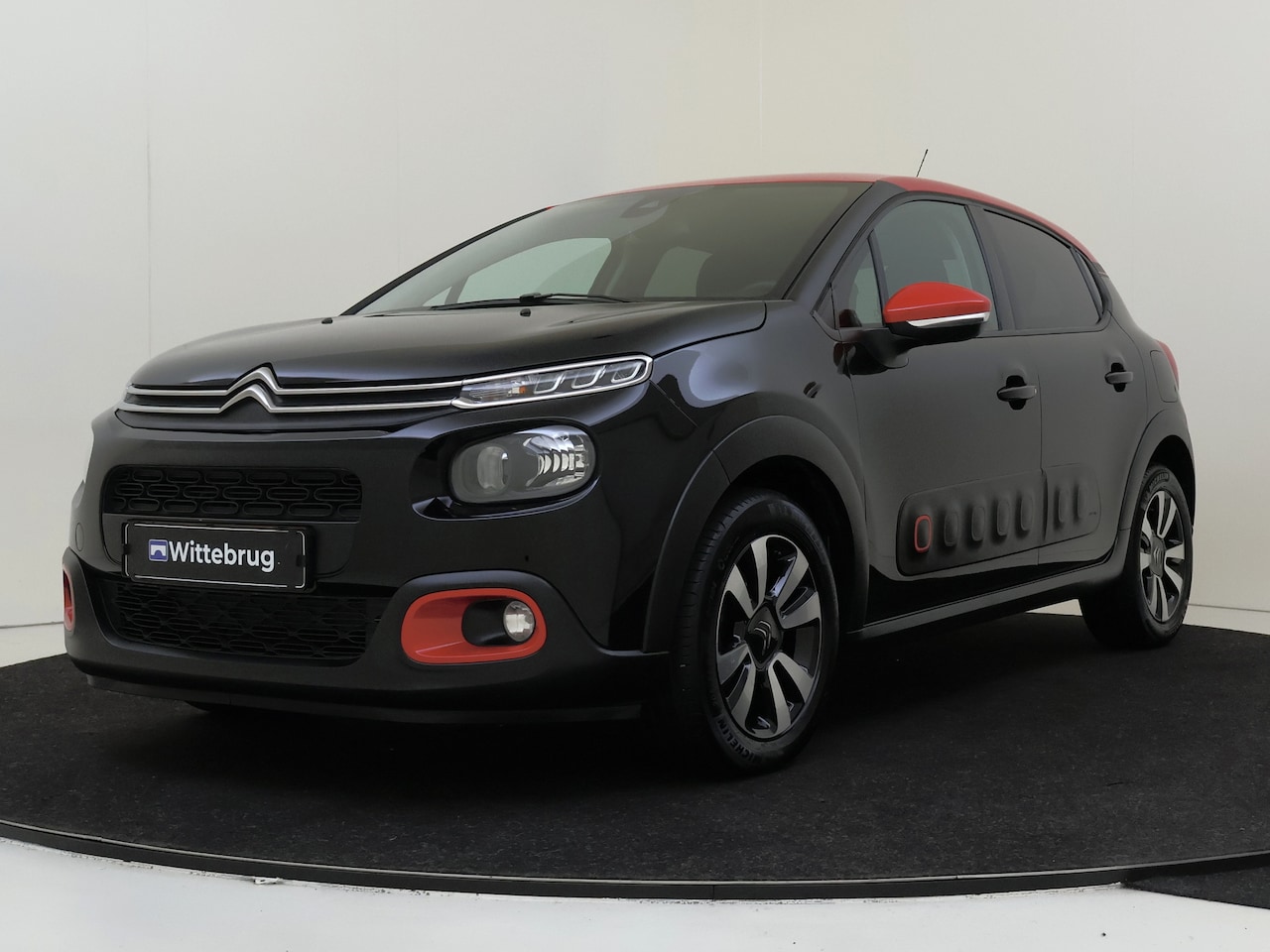 Citroën C3 - 1.2 PureTech 110PK Shine GEHEEL RIJKLAAR GEMAAKT !! INSTAPPEN EN WEGRIJDEN !! - AutoWereld.nl