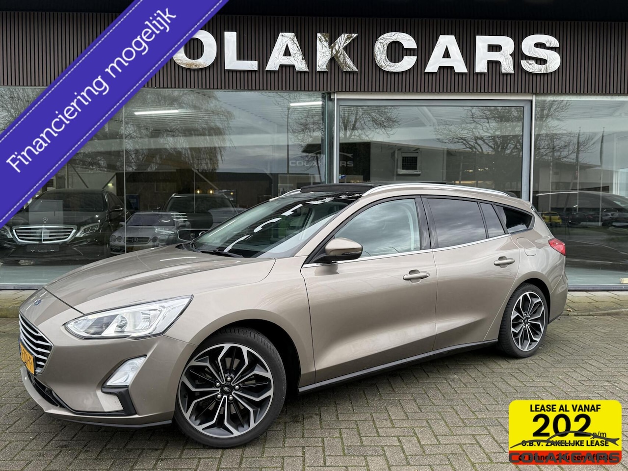 Ford Focus Wagon - 1.0 EcoBoost|Pano|stuurverwarming|trekh|NAP - AutoWereld.nl