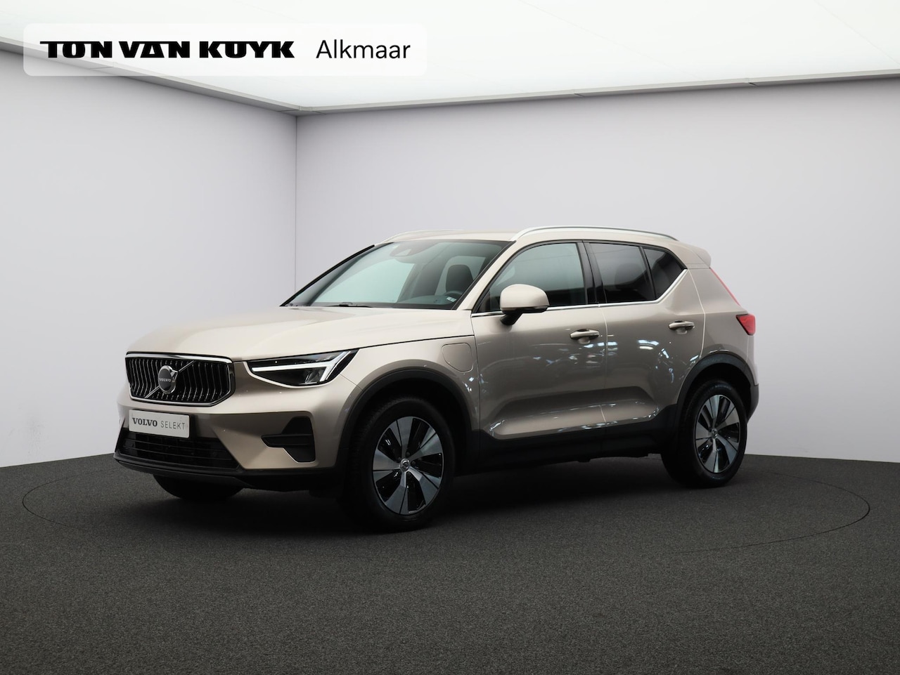 Volvo XC40 - T4 Plug-in hybrid Plus Bright / Trekhaak / Harman Kardon / Elektr. bed. stoelen / Stoel+st - AutoWereld.nl