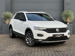 Volkswagen T-Roc - 1.5 TSI Sport Pano Virtual Automaat Black style