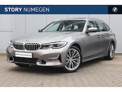 BMW 3-serie Touring - 330e Luxery Line Automaat / Panoramadak / Sportstoelen / Laserlight / M Adaptief onderstel