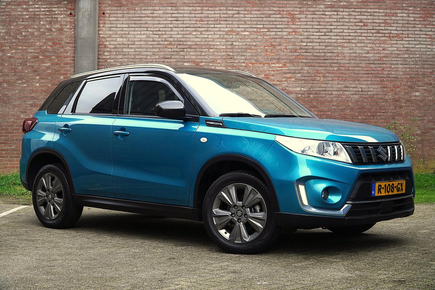 Suzuki Vitara - 1.0 Boosterjet Select 1.0 Boosterjet Select, Airco, Navigatie, Camera, Afn. Trekhaak, Cruise Control. - AutoWereld.nl