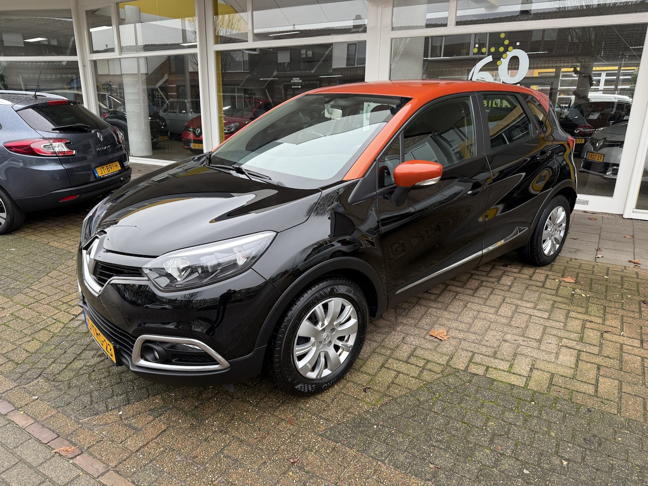 Renault Captur - 0.9 TCe Expression NIEUWE DIS.KETTING PARKEERSENSOREN LICHTMETALEN VELGEN CPV ELEKTR.RAMEN - AutoWereld.nl