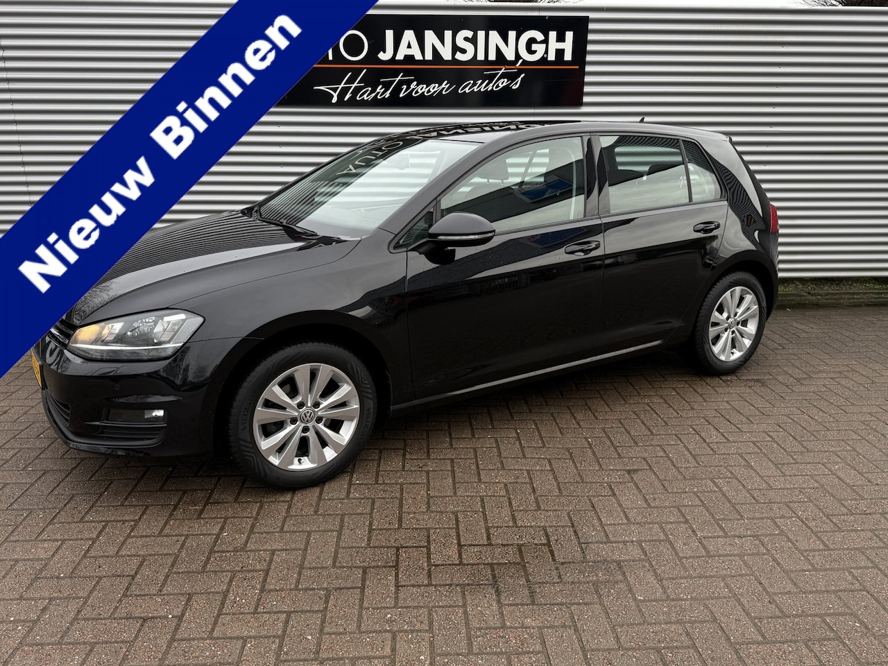 Volkswagen Golf - 1.2 TSI Connected Series met 105.236km!! | PDC V+A | Airco | LM Velgen | Bluetooth | Xenon - AutoWereld.nl