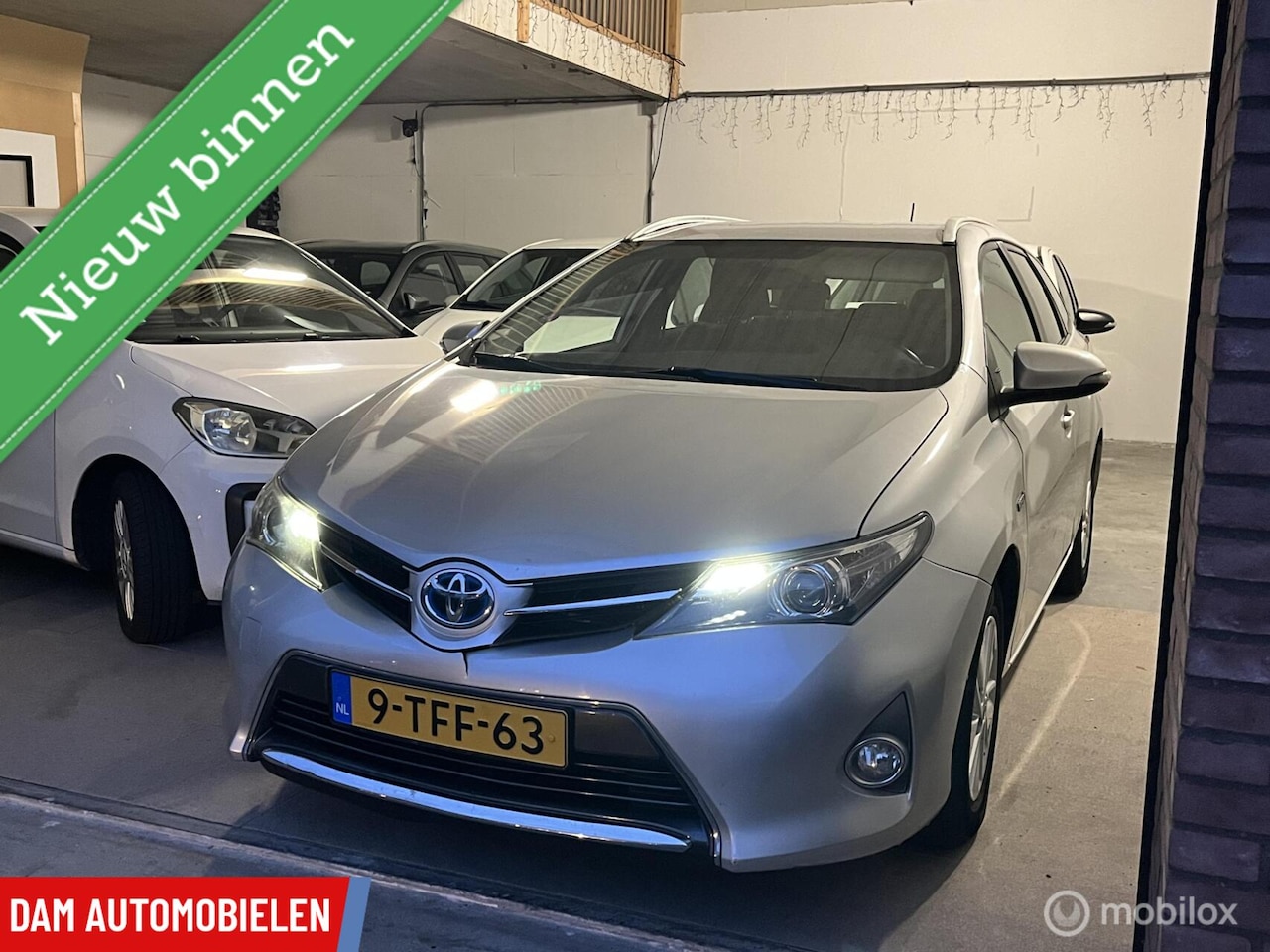 Toyota Auris Touring Sports - 1.8 Hybrid, Camera, Full maps Navigatie,Nederlandse auto met NAP! - AutoWereld.nl