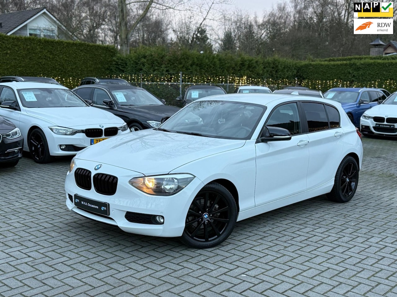 BMW 1-serie - 116i Business|Nieuwe Ketting + Klepseals|Carplay|Leder|Navigatie|Airco|Cruise control|Nett - AutoWereld.nl