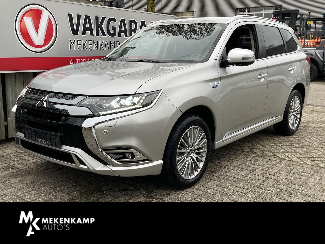 Mitsubishi Outlander - 2.4 PHEV Intense 18"/Adaptieve cruise/Dodehoek/LED/Stoelverwarming/PDC v+a/Camera/Apple Ca - AutoWereld.nl