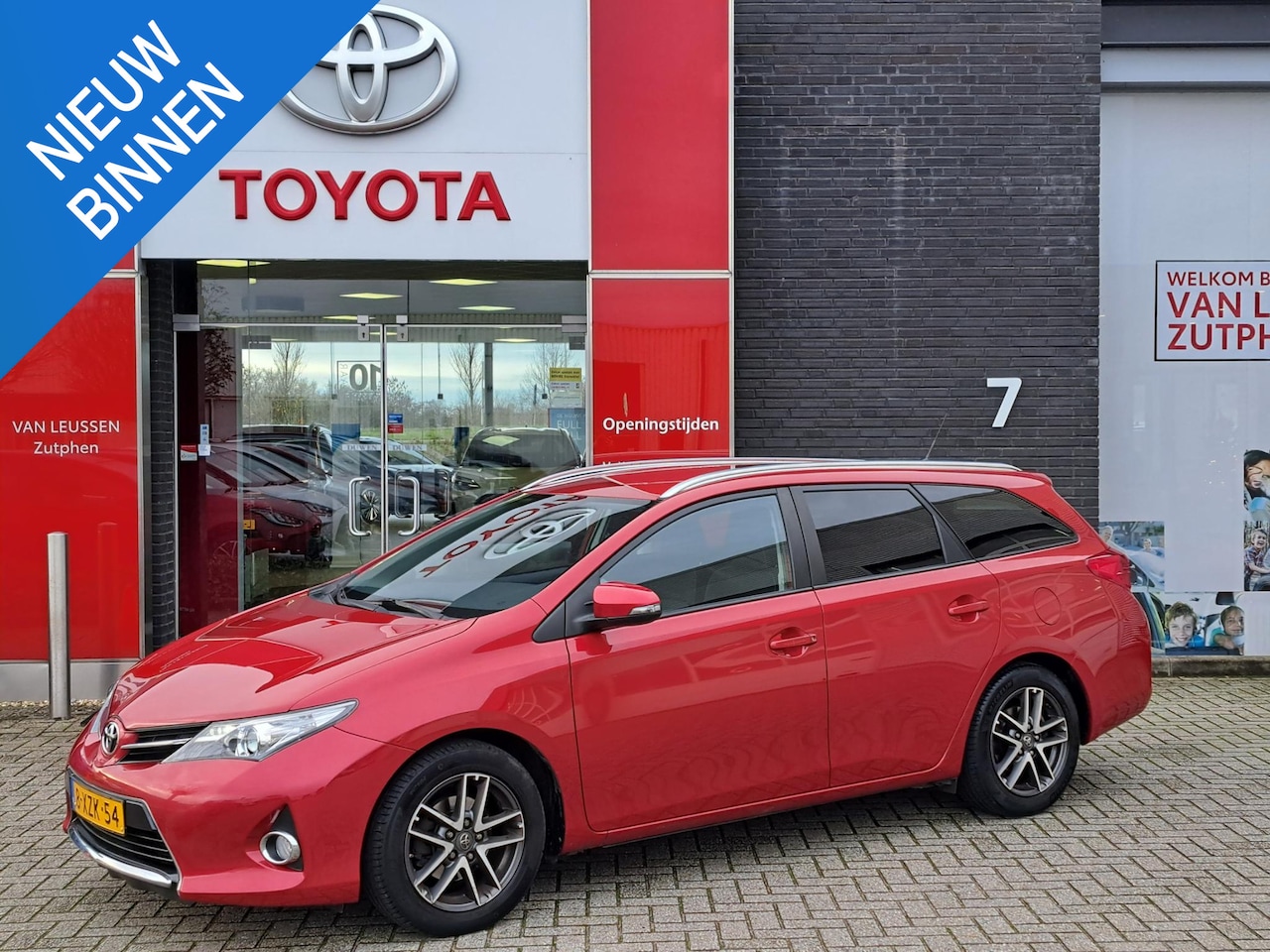 Toyota Auris Touring Sports - 1.6 Trend Automaat STOELVERWARMING TREKHAAK ACHTERUITRIJCAMERA CRUISE CONTROL - AutoWereld.nl