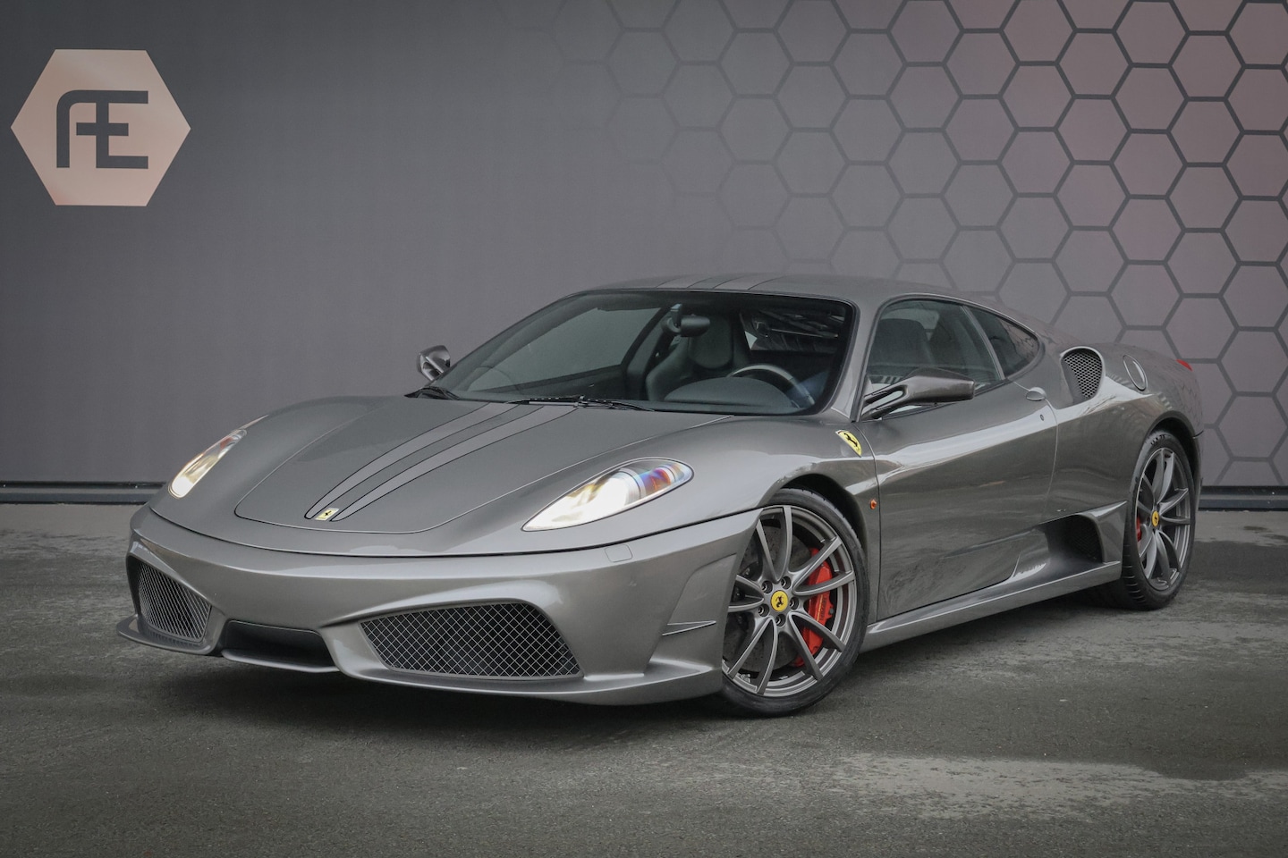 Ferrari F430 - 4.3 V8 Scuderia | PAINTED STRIPES | CERAMIC BRAKES | FULL LEATHER PACK | AIRCO | RADIO | K - AutoWereld.nl