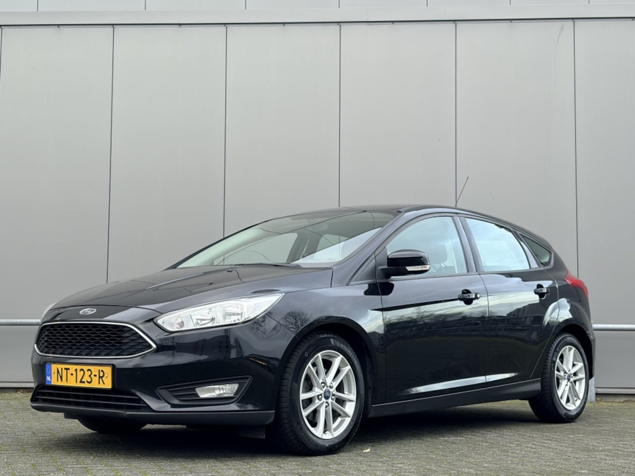 Ford Focus - 1.5 TDCI - nap! - airco - cruise - navi - Bluetooth - - AutoWereld.nl