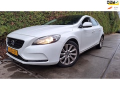 Volvo V40 - 1.6 D2 Momentum (koppaking kapot)