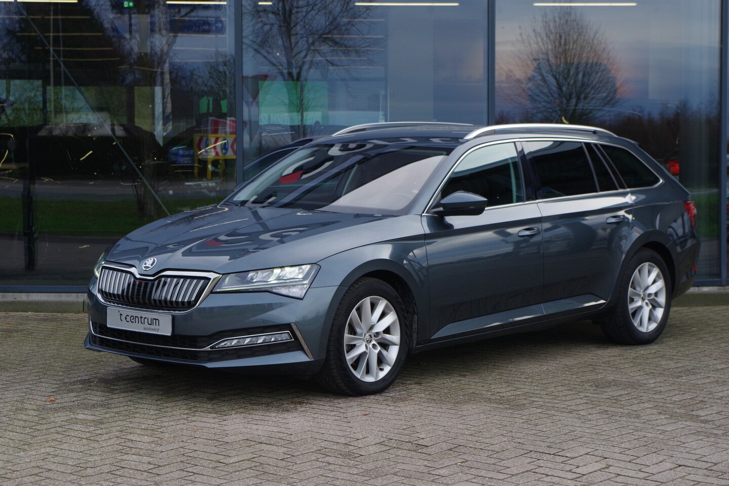 Skoda Superb Combi - 1.4 TSI iV Business Edition Plus 1.4 TSI iV 218 PK Business Edition Plus, Memory, LED, Adap. Cruise Control - AutoWereld.nl