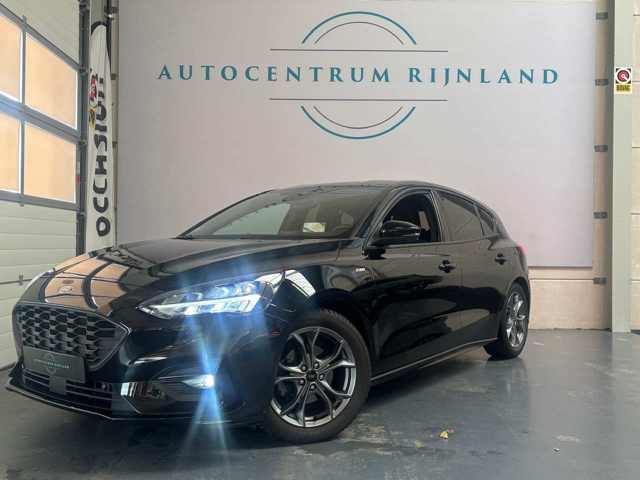 Ford Focus - 1.0 EcoBoost Hybrid Vignale ST-Line 1 JAAR BOVAG GARANTIE - AutoWereld.nl