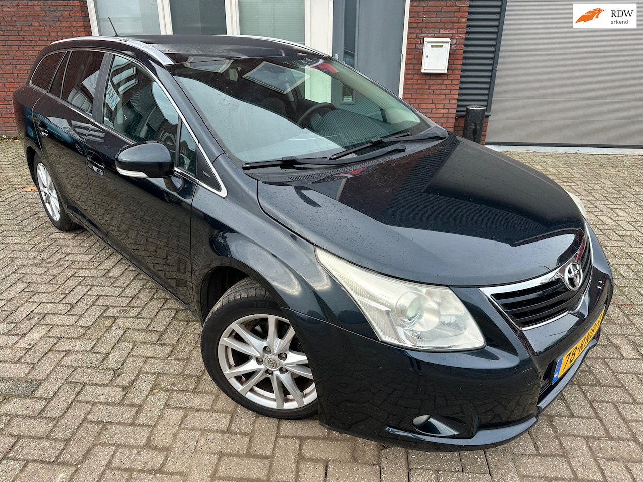 Toyota Avensis Wagon - 2.0 VVTi Business / Camera / Navi / Cruise / Clima / NAP - AutoWereld.nl