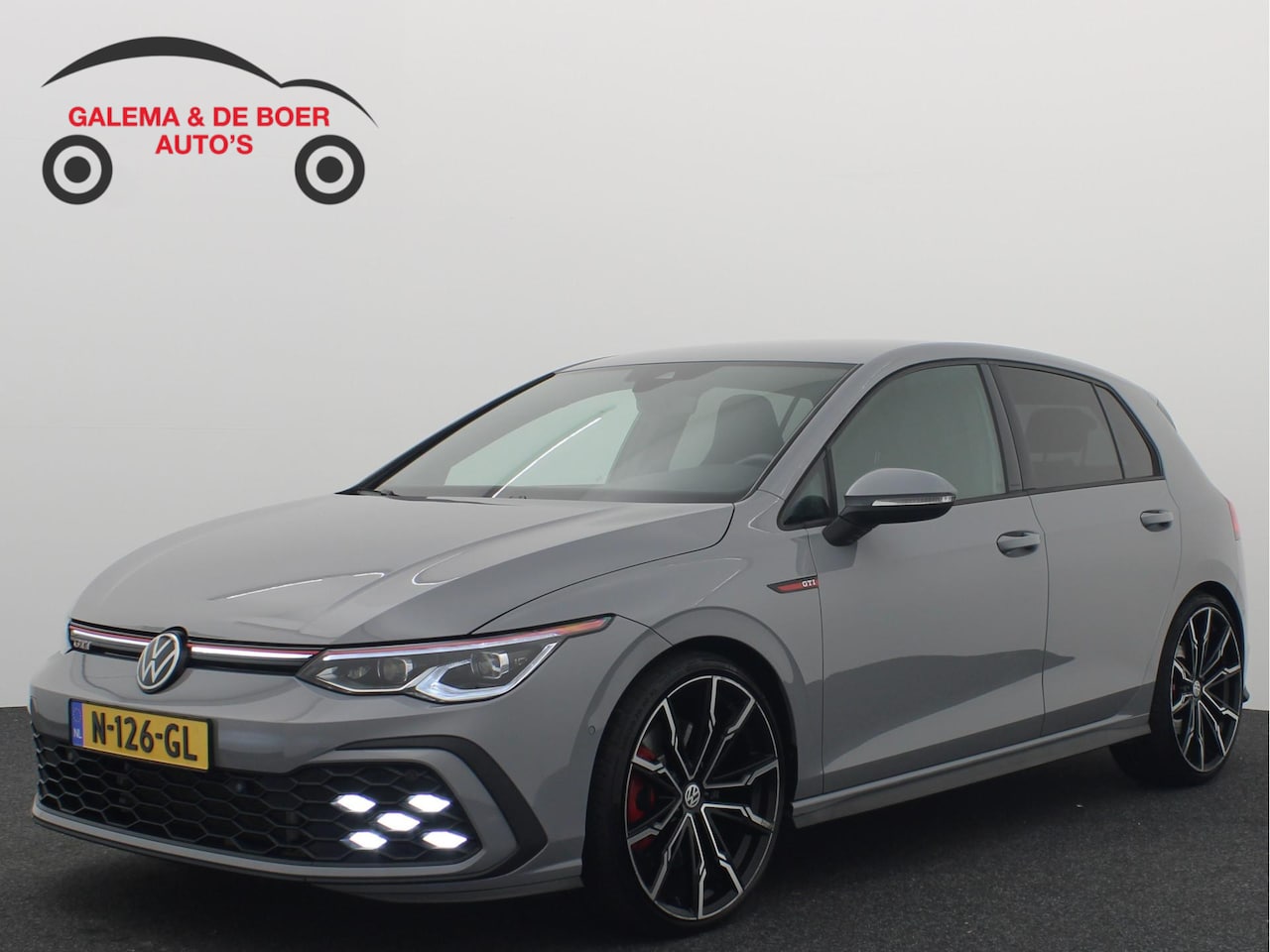 Volkswagen Golf - 2.0 TSI GTI AUTOMAAT / FULL LED / SFEER / TREKHAAK / CAMERA / STOELVERW / STUURVERW - AutoWereld.nl