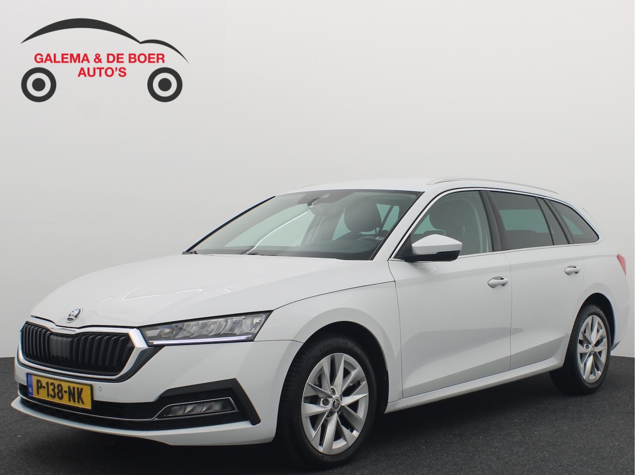 Skoda Octavia Combi - 2.0 TDI AUTOMAAT / FULL LED / KEYLESS / VIRTUAL / CARPLAY / CAMERA / STOELVERW / HEAD-UP - AutoWereld.nl