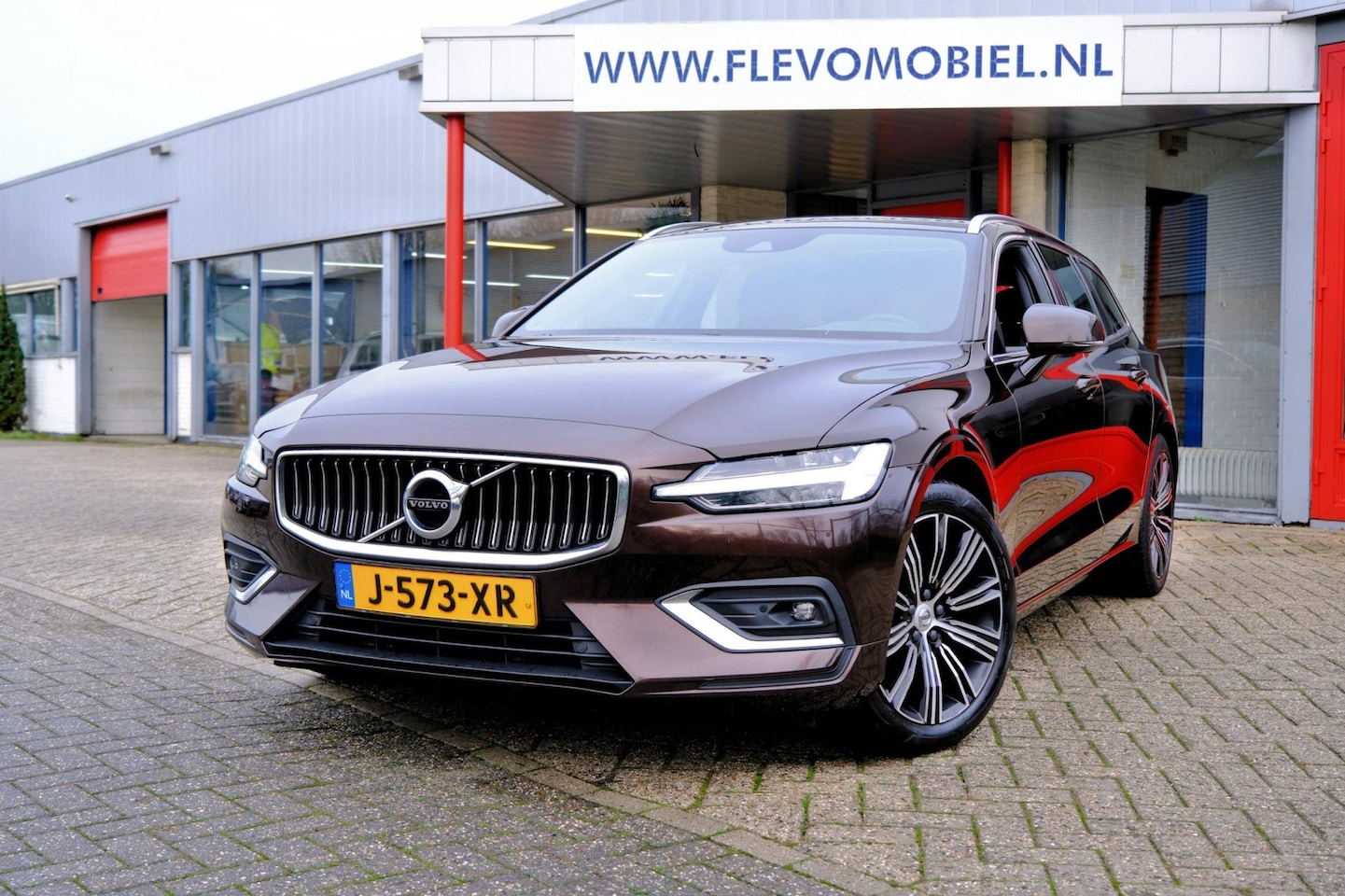 Volvo V60 - 2.0 B3 Inscription Aut. Pano|Leder|HarmanKardon|Cam|Enz! - AutoWereld.nl