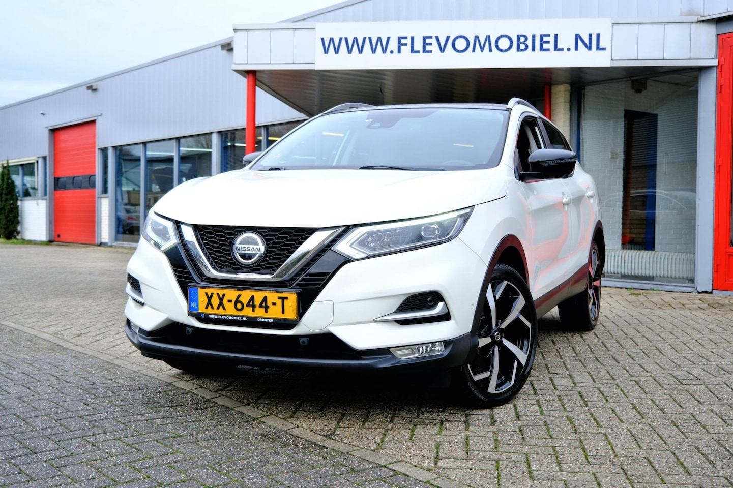 Nissan Qashqai - 1.3 DIG-T Tekna Pano|Navi|360Cam|Clima - AutoWereld.nl