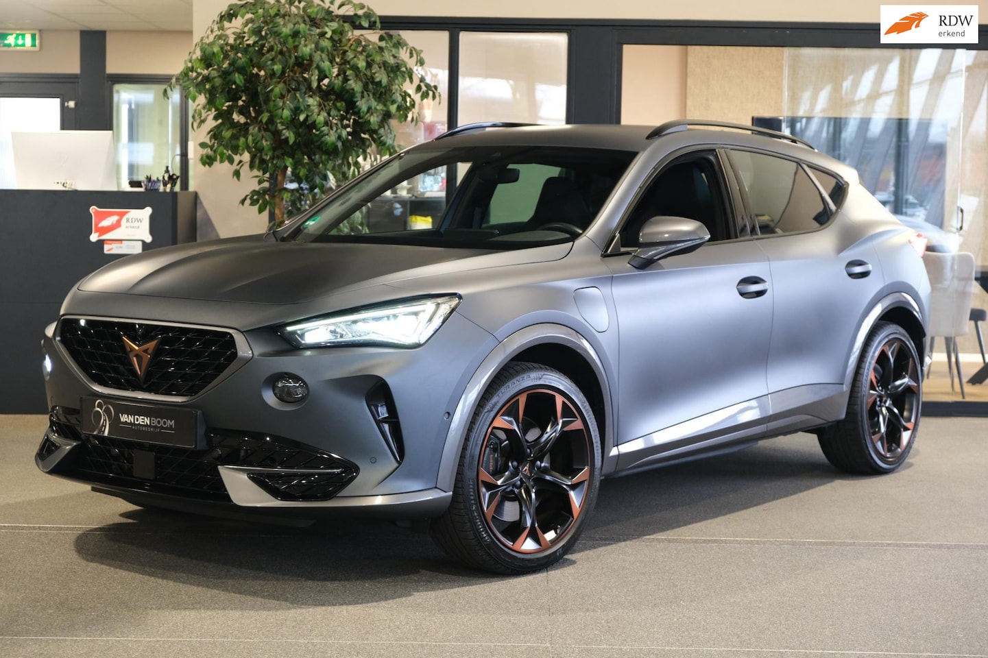 CUPRA Formentor - 1.4 e-Hybrid VZ Copper 245PK MATT Led Trekhaak 360Cam SuperSport - AutoWereld.nl