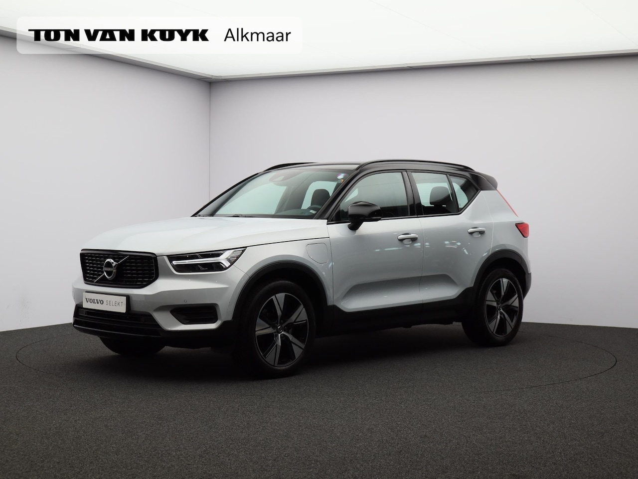Volvo XC40 - T4 Recharge R-Design / Trekhaak / Stoel+stuurwielverwarming - AutoWereld.nl