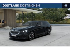 BMW 5-serie Touring - 530e M Sport Automaat / Panoramadak / Trekhaak / Bowers & Wilkins / Parking Assistant Prof